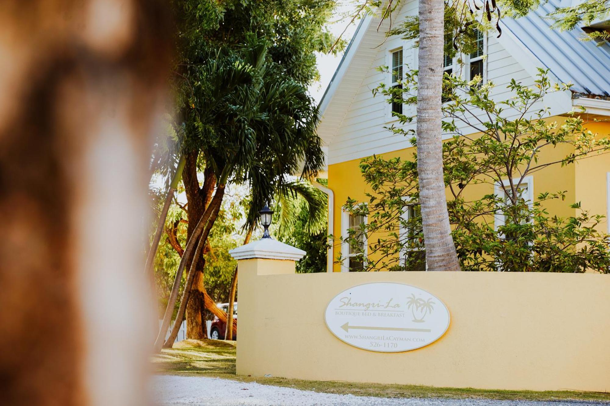 Shangri-La Boutique Bed & Breakfast West Bay Exterior photo
