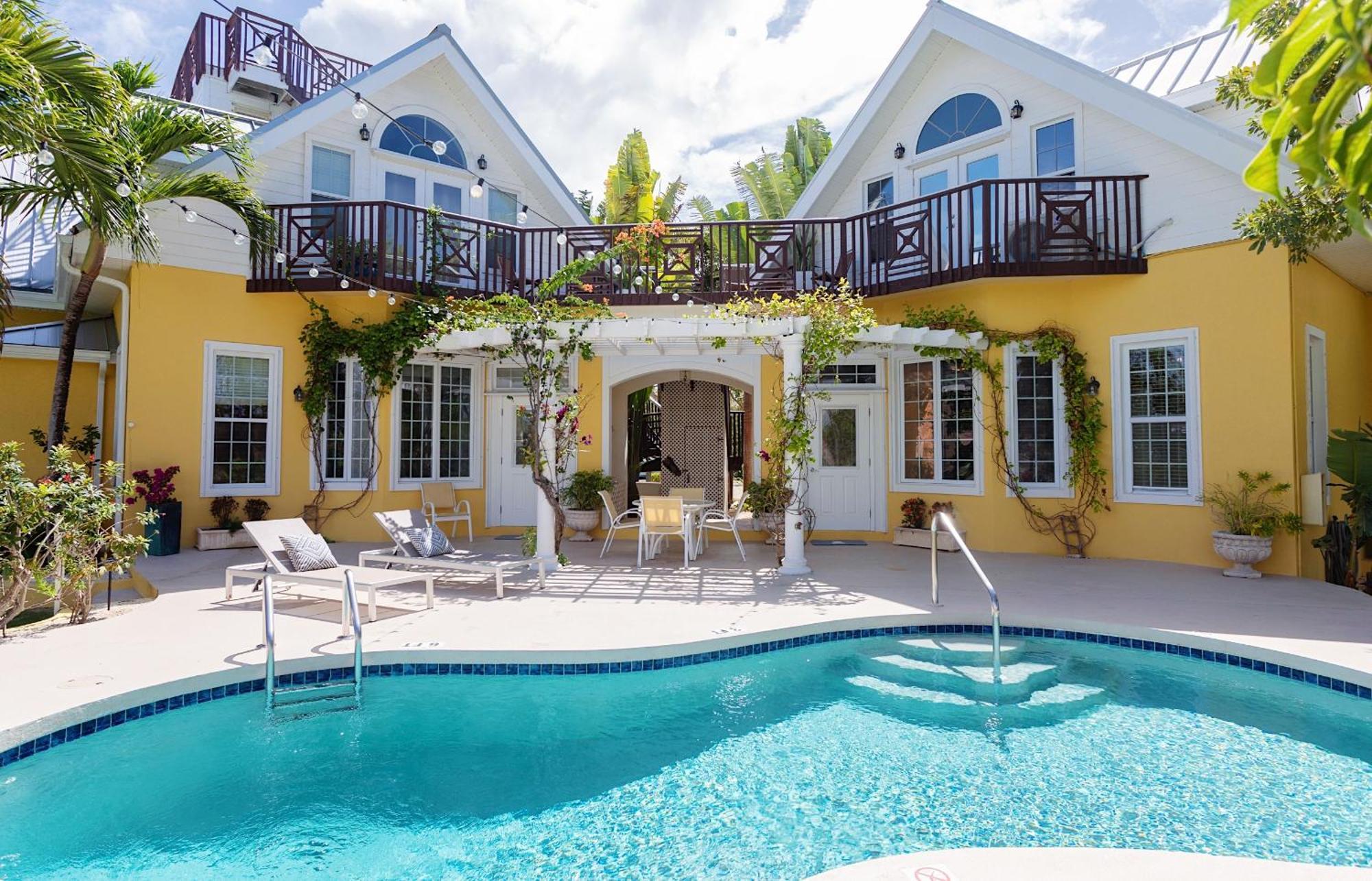 Shangri-La Boutique Bed & Breakfast West Bay Exterior photo